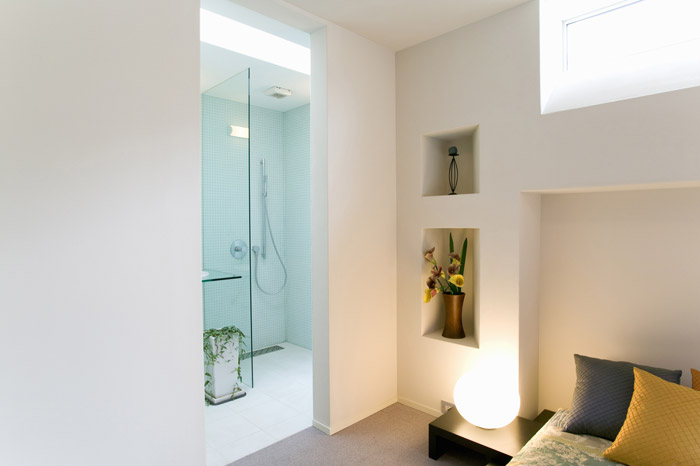 Offene wohnung wohnküche, schlafzimmer und bad ohne wände Badezimmer am schlafzimmer